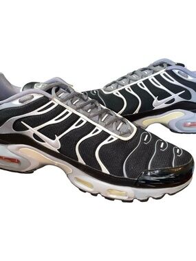 2017 NIKE AIR MAX PLUS TUNED TN COOL GREY WOLF GREY 90 852630-010 Men’s Size 12